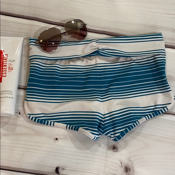 ROXY Women’s Board Shorts - Picture 2 of 7